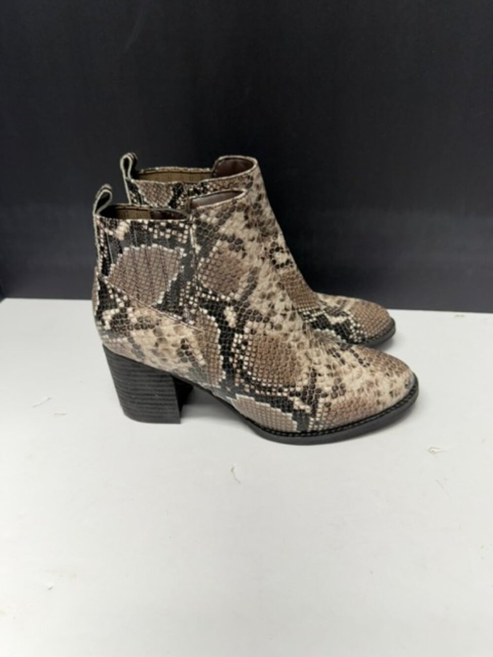 Blondo Heeled Ankle Boots Woman's Size 8